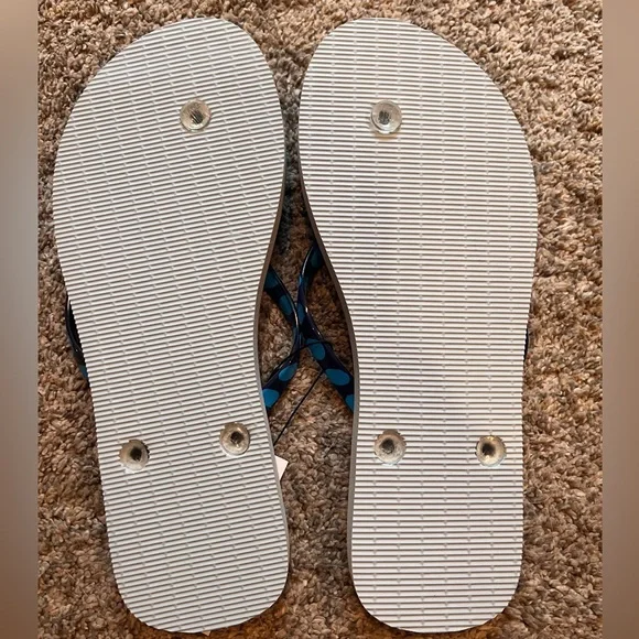 Vera Bradley Flip Flops - Picture 2 of 4